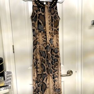 Beautiful maxi in stretchy materiel.